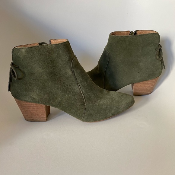 Tahari Shoes - Tahari green suede with shoelace on back booties